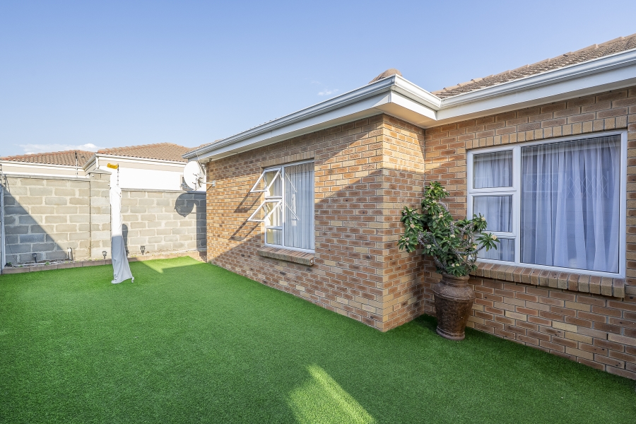 4 Bedroom Property for Sale in Hunters Creek Western Cape